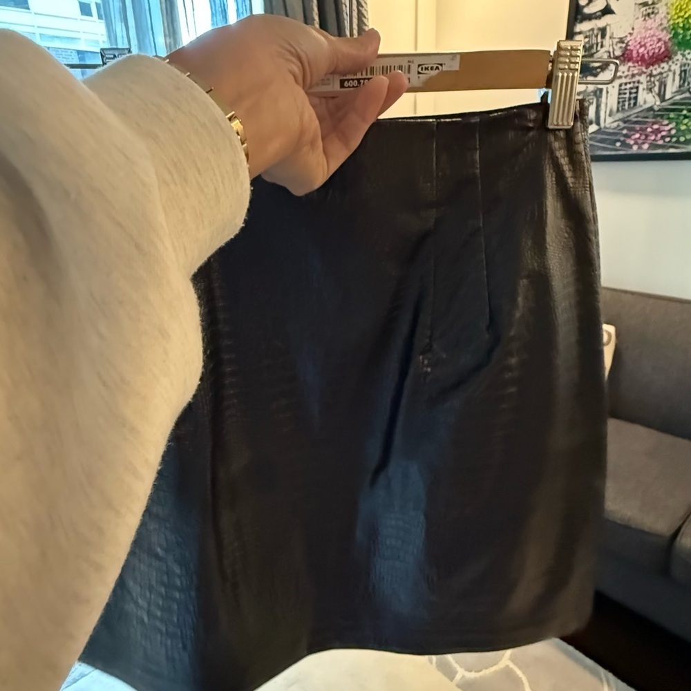 Dynamite Black Crocodile-Embossed faux mini Skirt - Picture 7 of 8